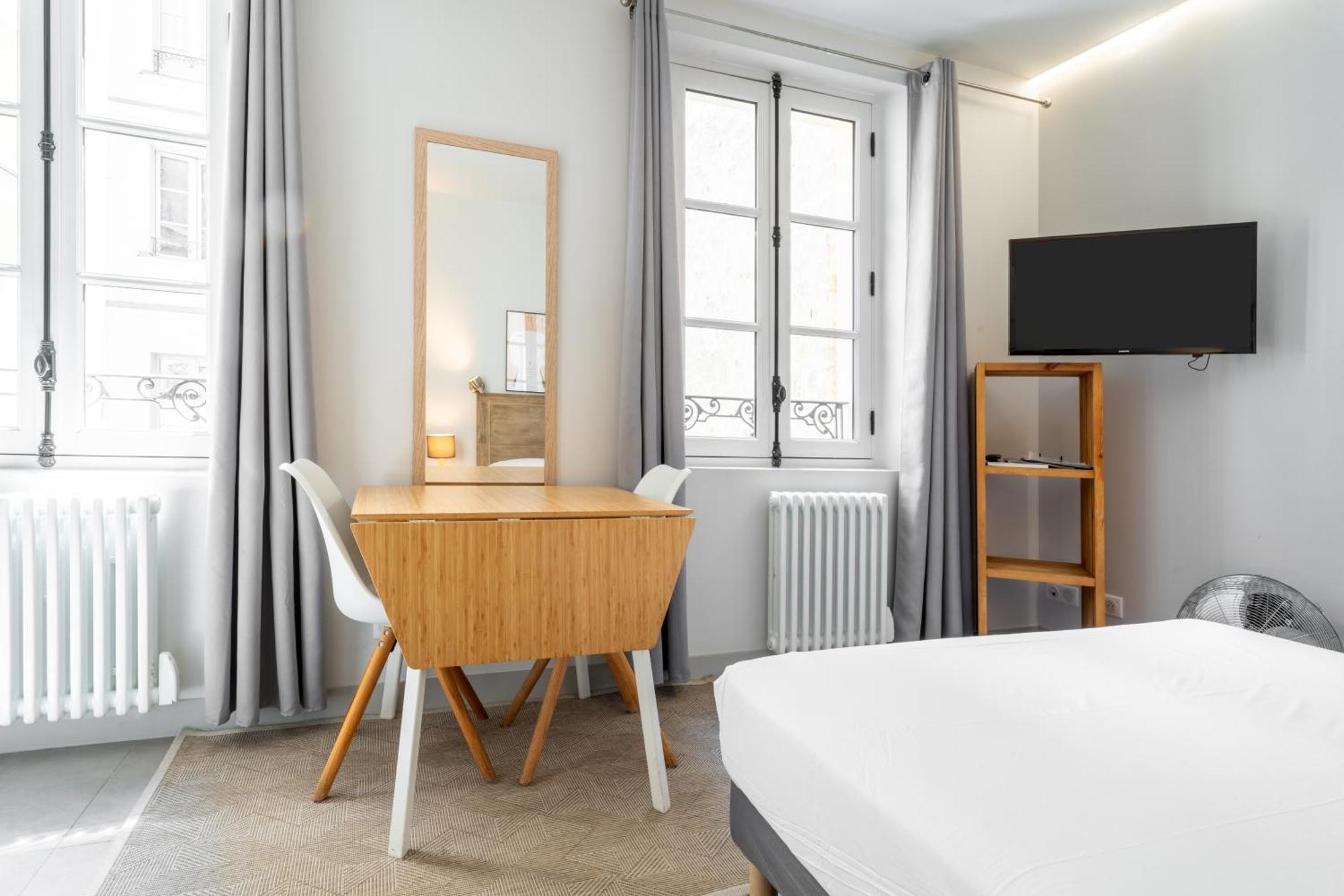 Apparts De L'Oncle Louis Versailles Exterior photo